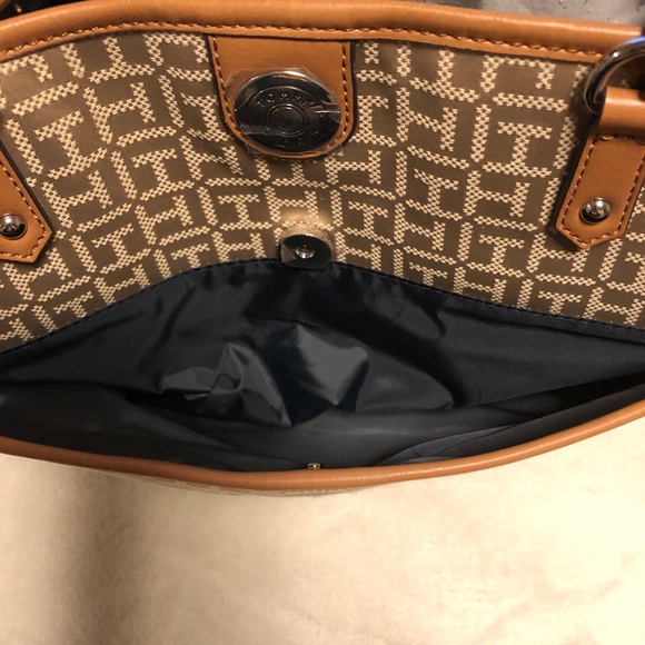 Tommy Hilfiger Signature brown, cream and tan tote - Picture 7 of 11
